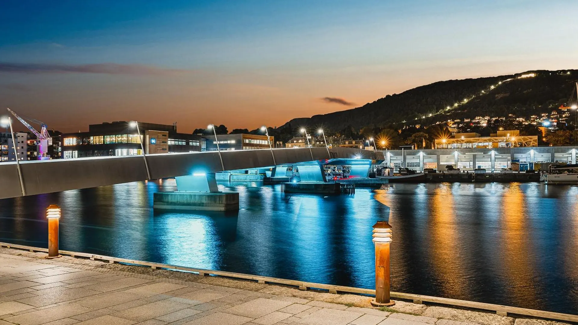Dinbnb Apartments I 78Sqm For The Family I Balcony & Near The Sea 베르겐